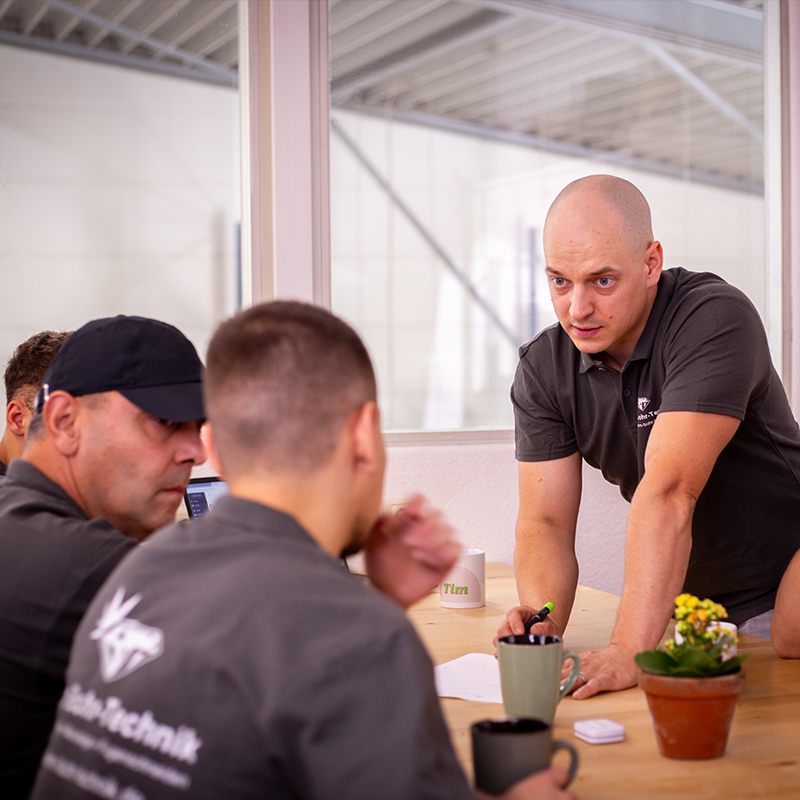 Kernbohrung_Neustadt-in-Holstein_Teamplanung Kernbohrung Neustadt in Holstein - Tim Knodel und ein Teil des Teams der Kern Bohr Technik GmbH