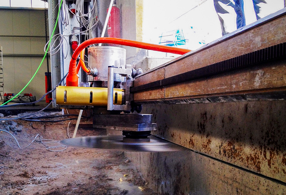 Wandsägen Fugen und Schnitte in Industrieprojekten